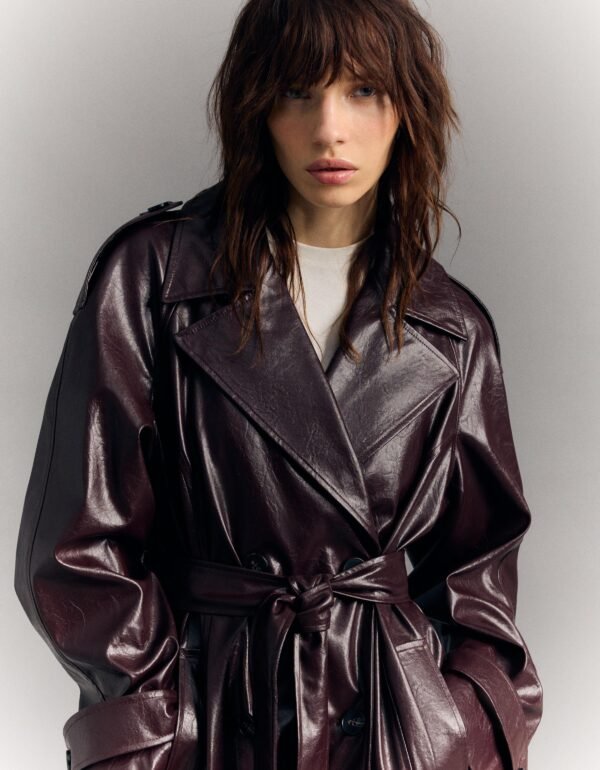 Gabardina larga efecto vinilo