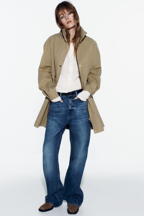 Gabardina larga con capucha