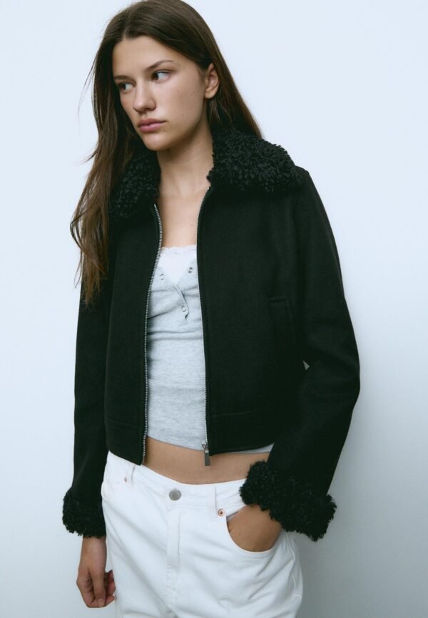 Chaqueta con detalles de borrego