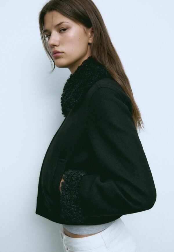 Chaqueta con detalles de borrego