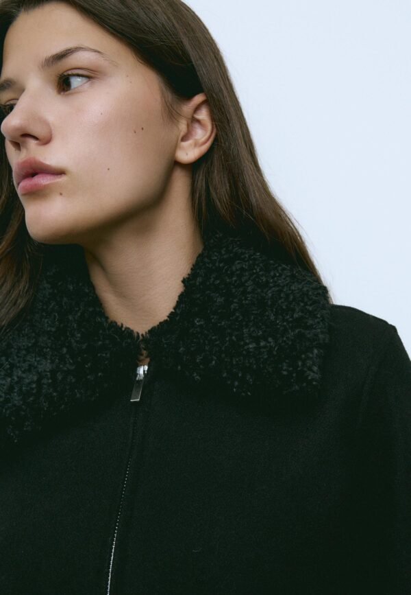 Chaqueta con detalles de borrego