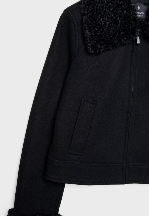 Chaqueta con detalles de borrego