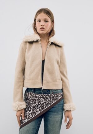 Chaqueta con detalles de borrego