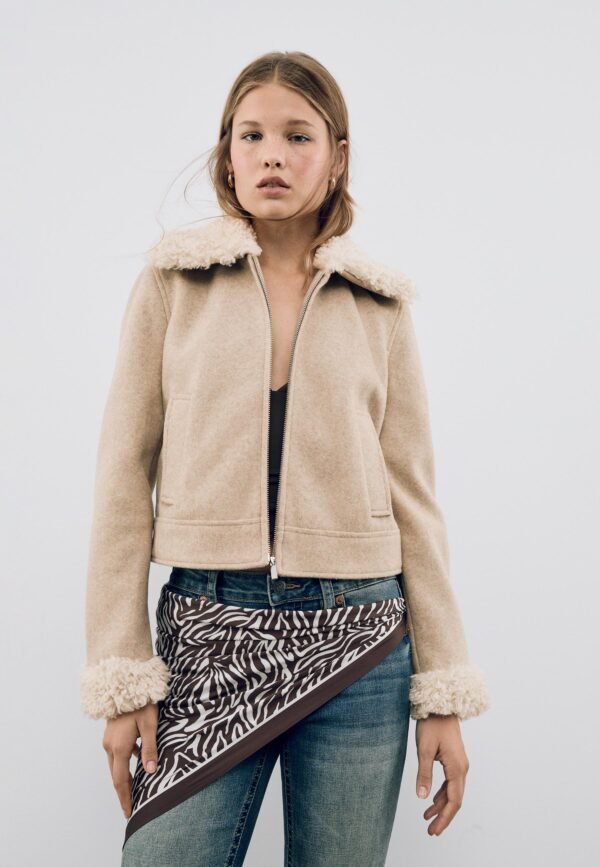 Chaqueta con detalles de borrego