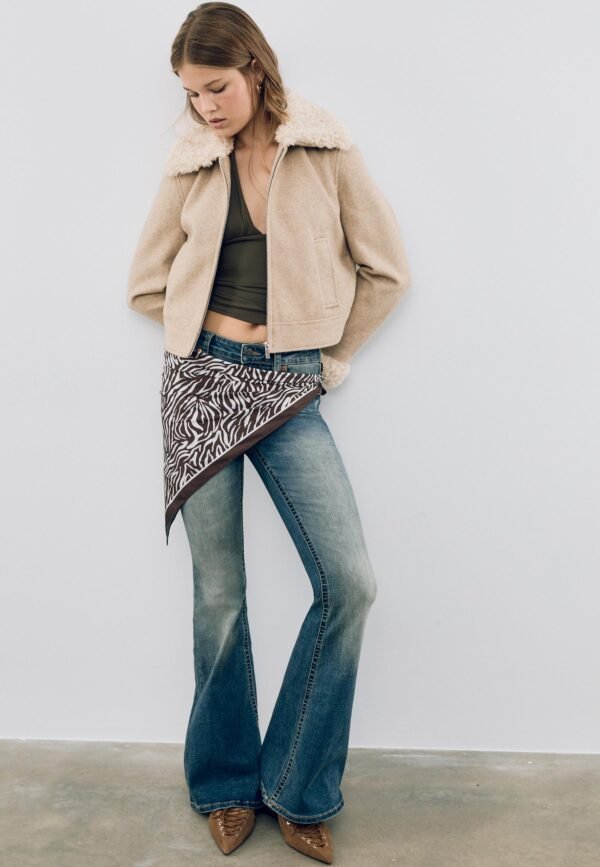 Chaqueta con detalles de borrego