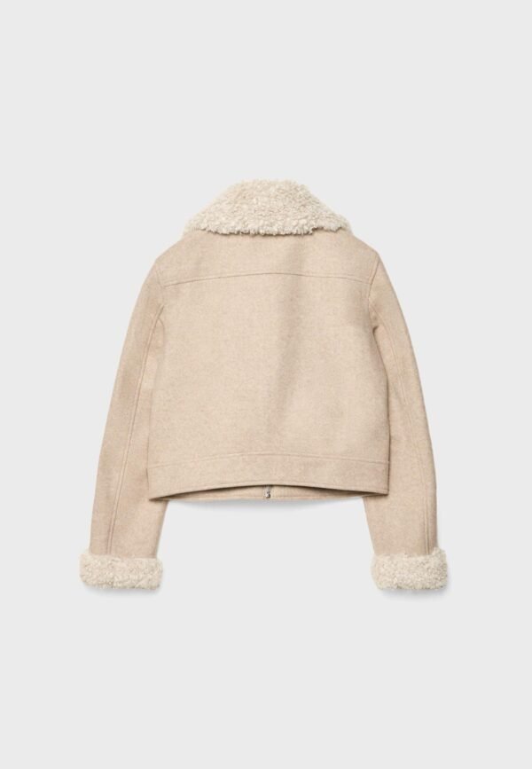 Chaqueta con detalles de borrego