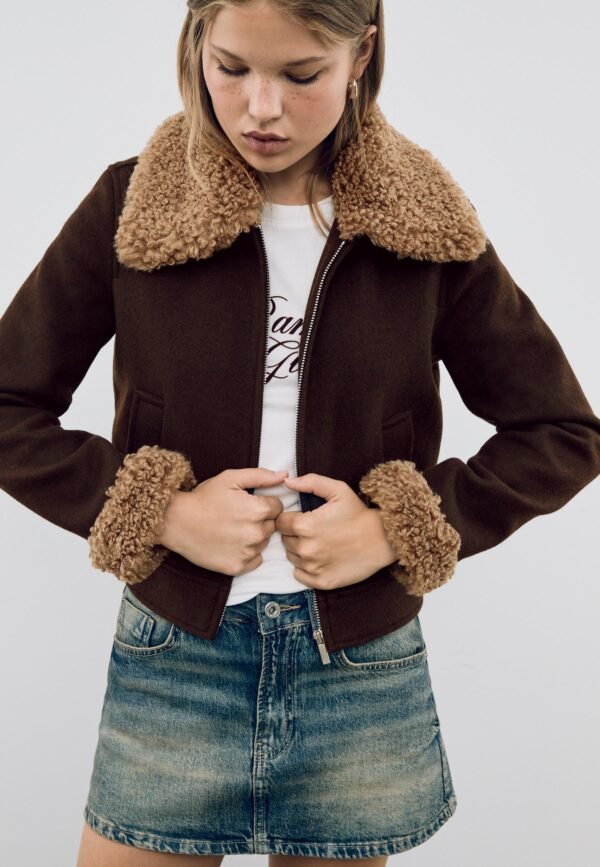 Chaqueta con detalles de borrego