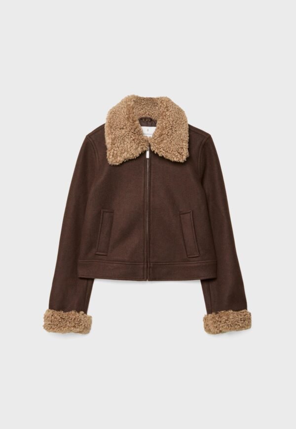 Chaqueta con detalles de borrego