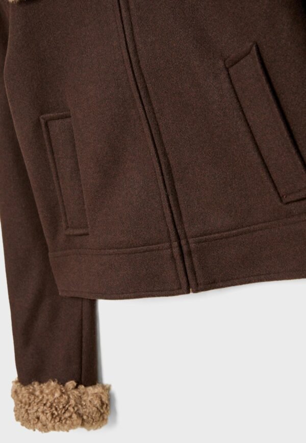 Chaqueta con detalles de borrego