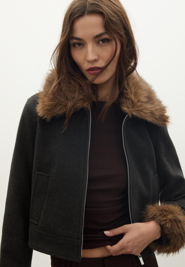 Chaqueta con detalles de borrego