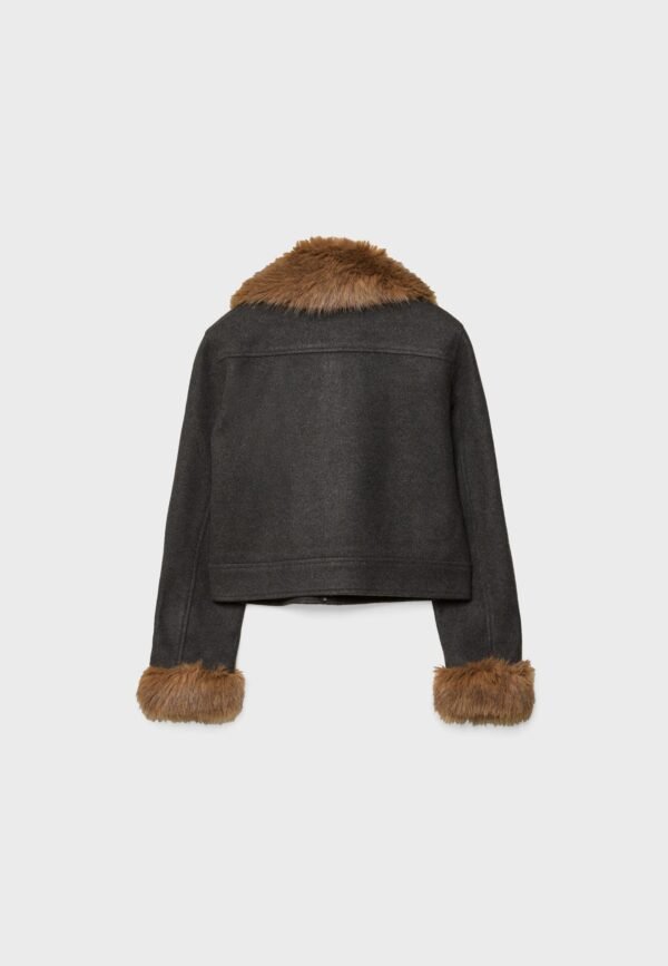 Chaqueta con detalles de borrego