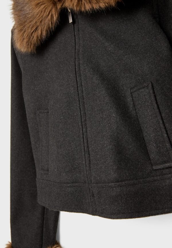 Chaqueta con detalles de borrego