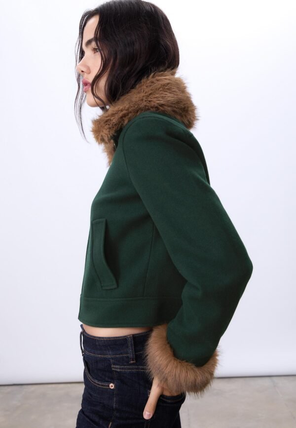 Chaqueta con detalles de borrego