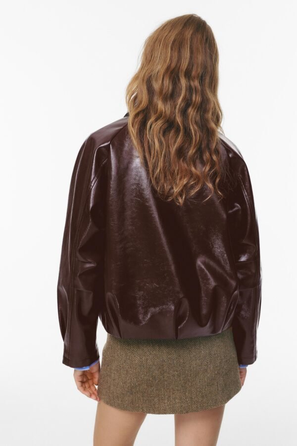 Chaqueta bomber con efecto vinilo