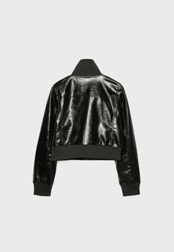 Cazadora corta efecto cuero