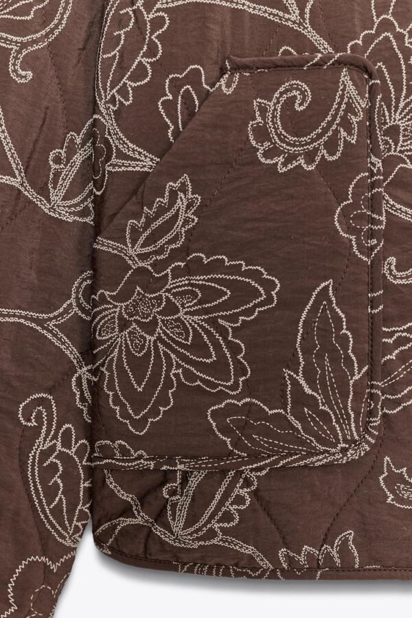 Cazadora acolchada con bordados