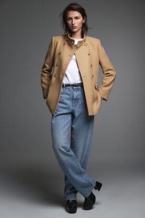 Abrigo manteco con botones dorados