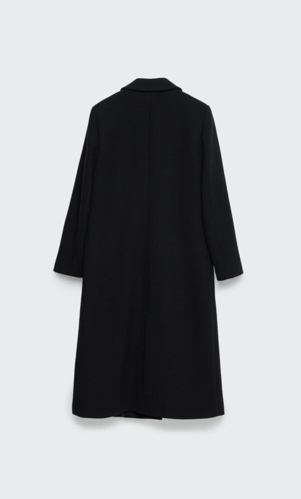 Abrigo largo con botones dorados