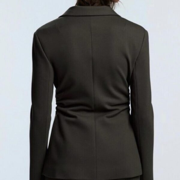 Blazer ajustado plisado