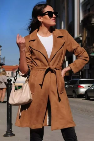 Abrigo de ante sintético con cinturón