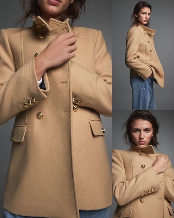 Abrigo manteco con botones dorados