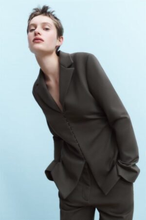 Blazer ajustado plisado